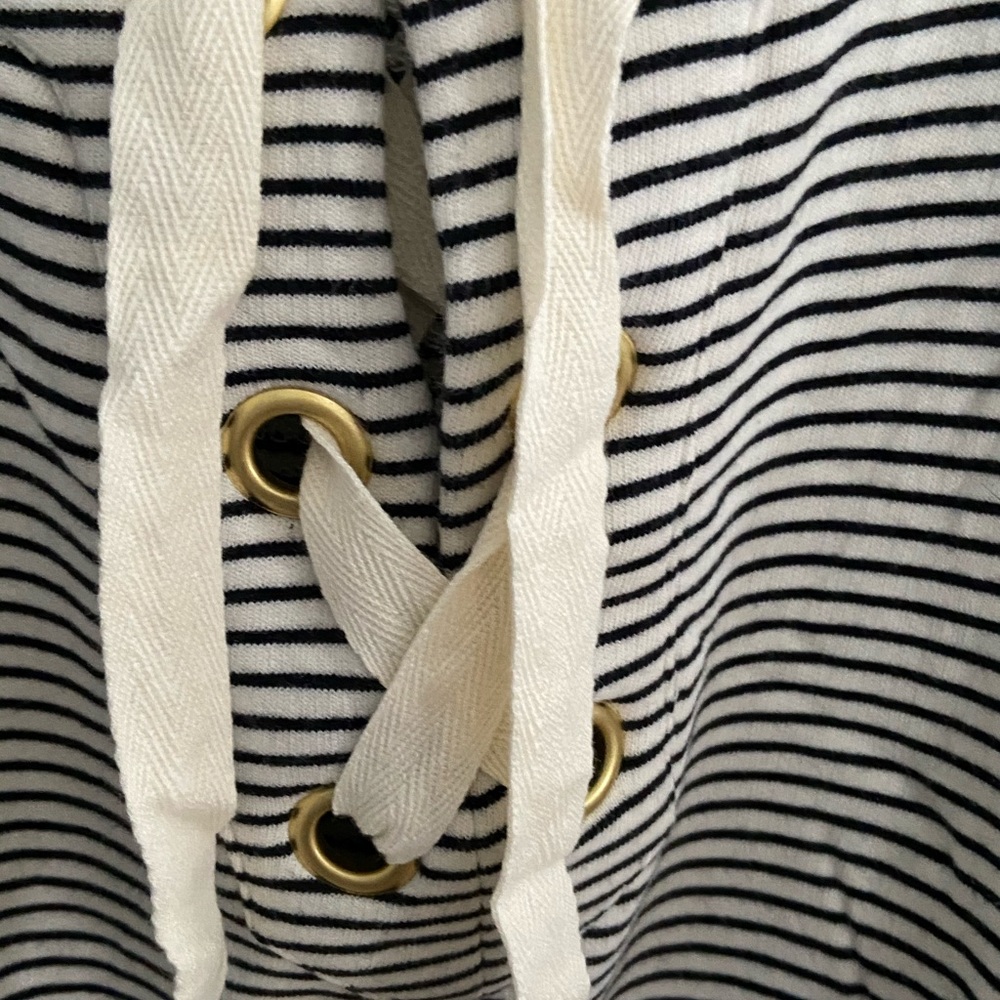 Vineyard Vines Sweater - Picture 2 of 6